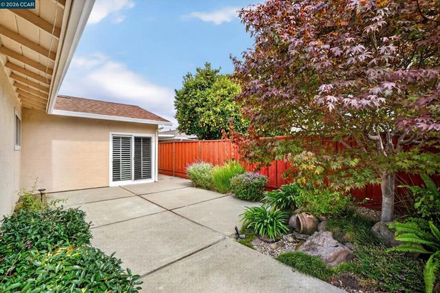14180 Santiago Rd, San Leandro, CA 94577