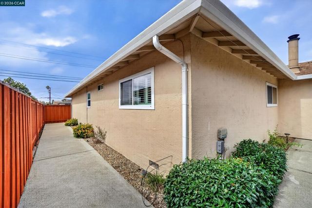14180 Santiago Rd, San Leandro, CA 94577