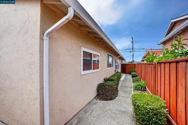 14180 Santiago Rd, San Leandro, CA 94577