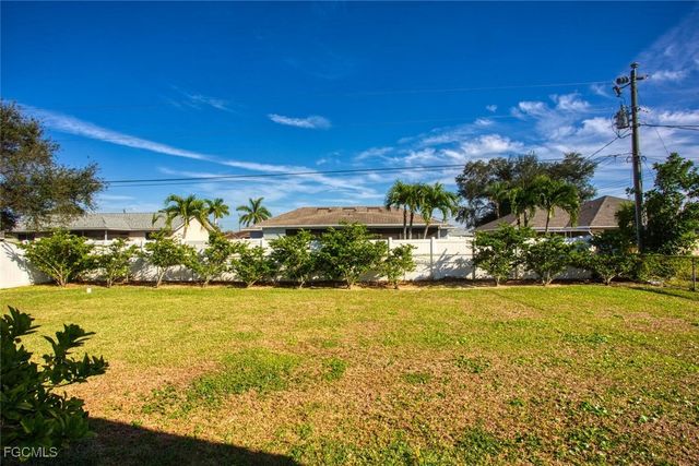 625 SE 1st PL, Cape Coral, FL 33990