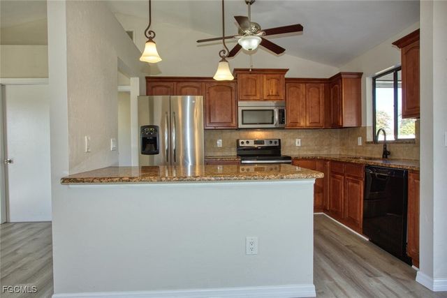 625 SE 1st PL, Cape Coral, FL 33990