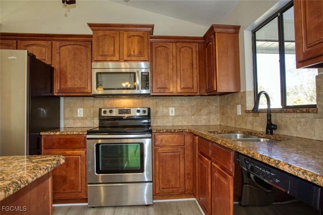 625 SE 1st PL, Cape Coral, FL 33990