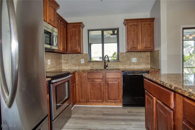 625 SE 1st PL, Cape Coral, FL 33990