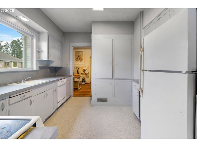 5555 Sw SCHOLLS FERRY Rd, Portland, OR 97225