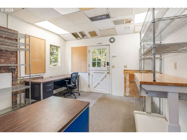 5555 Sw SCHOLLS FERRY Rd, Portland, OR 97225