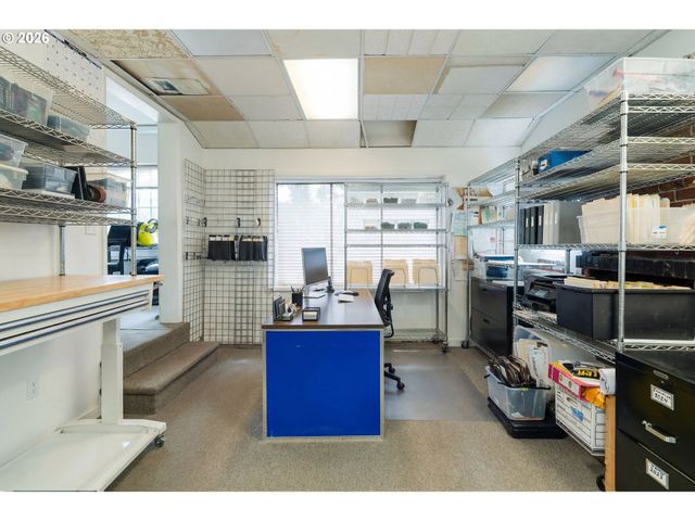 5555 Sw SCHOLLS FERRY Rd, Portland, OR 97225