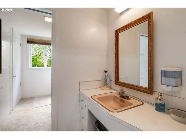 5555 Sw SCHOLLS FERRY Rd, Portland, OR 97225