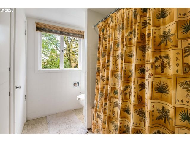 5555 Sw SCHOLLS FERRY Rd, Portland, OR 97225