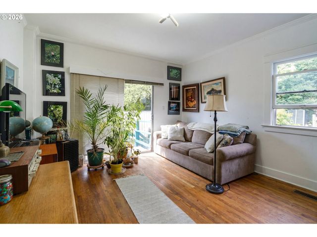 5555 Sw SCHOLLS FERRY Rd, Portland, OR 97225