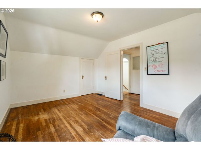 5555 Sw SCHOLLS FERRY Rd, Portland, OR 97225