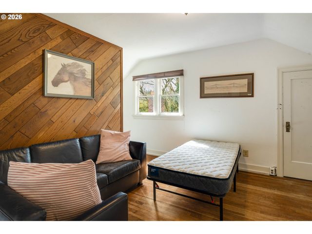 5555 Sw SCHOLLS FERRY Rd, Portland, OR 97225