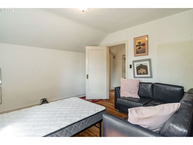 5555 Sw SCHOLLS FERRY Rd, Portland, OR 97225