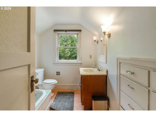 5555 Sw SCHOLLS FERRY Rd, Portland, OR 97225