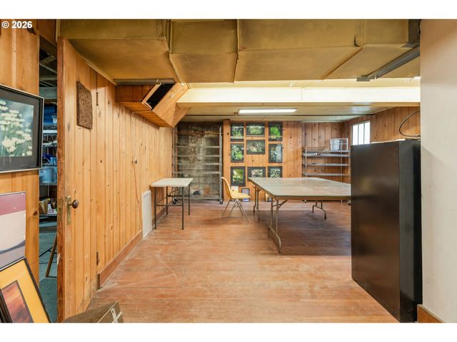 5555 Sw SCHOLLS FERRY Rd, Portland, OR 97225