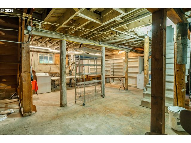 5555 Sw SCHOLLS FERRY Rd, Portland, OR 97225