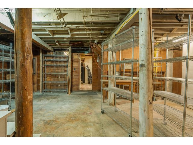 5555 Sw SCHOLLS FERRY Rd, Portland, OR 97225