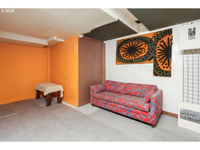 5555 Sw SCHOLLS FERRY Rd, Portland, OR 97225