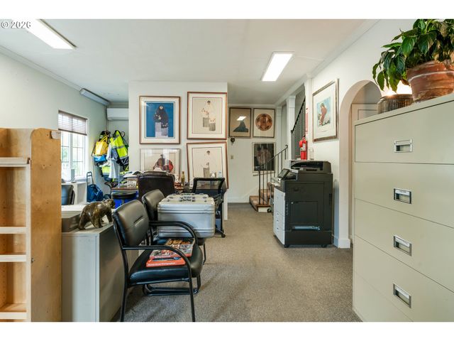 5555 Sw SCHOLLS FERRY Rd, Portland, OR 97225