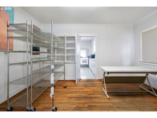 5555 Sw SCHOLLS FERRY Rd, Portland, OR 97225