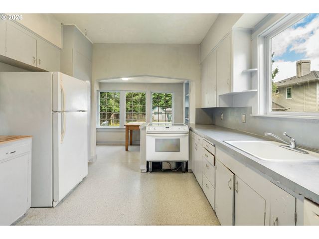 5555 Sw SCHOLLS FERRY Rd, Portland, OR 97225