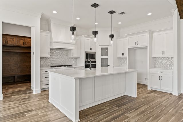 104 Oak Meadow Lane, Weatherford, TX 76085