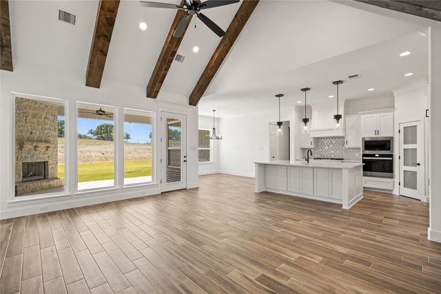 104 Oak Meadow Lane, Weatherford, TX 76085