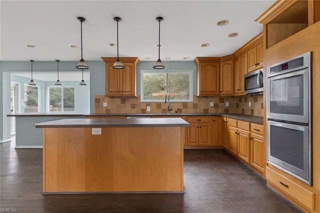 960 Lindsley DR, Virginia Beach, VA 23454