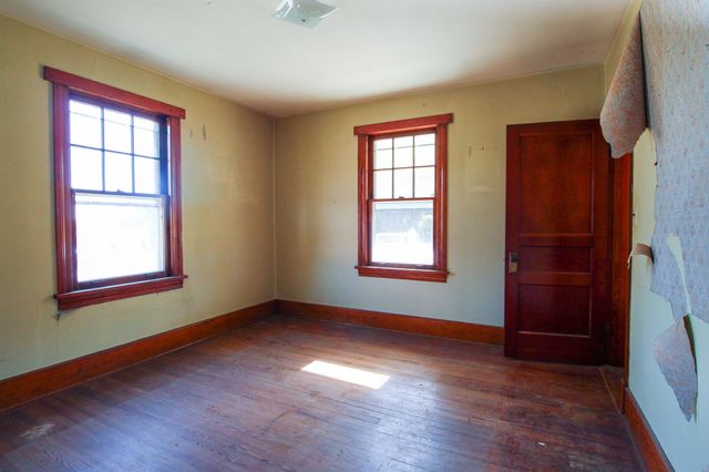 489 LEE JACKSON HWY, Staunton, VA 24401