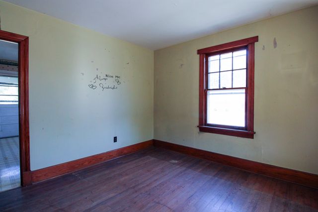 489 LEE JACKSON HWY, Staunton, VA 24401