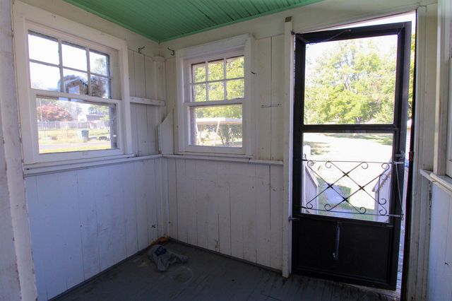 489 LEE JACKSON HWY, Staunton, VA 24401