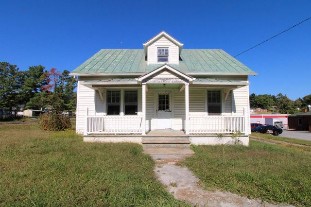 489 LEE JACKSON HWY, Staunton, VA 24401