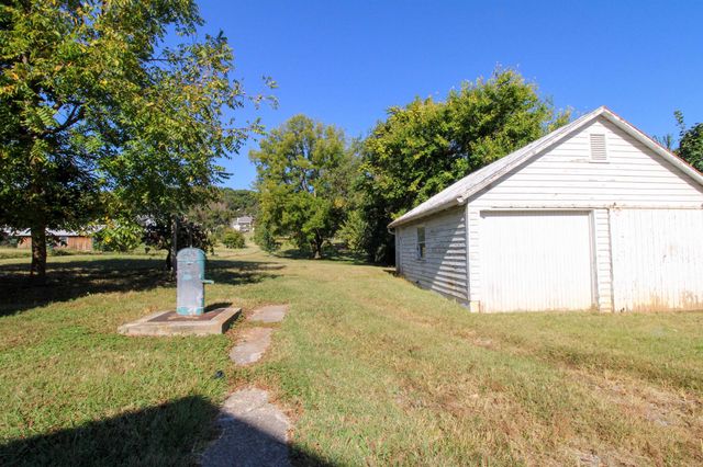 489 LEE JACKSON HWY, Staunton, VA 24401