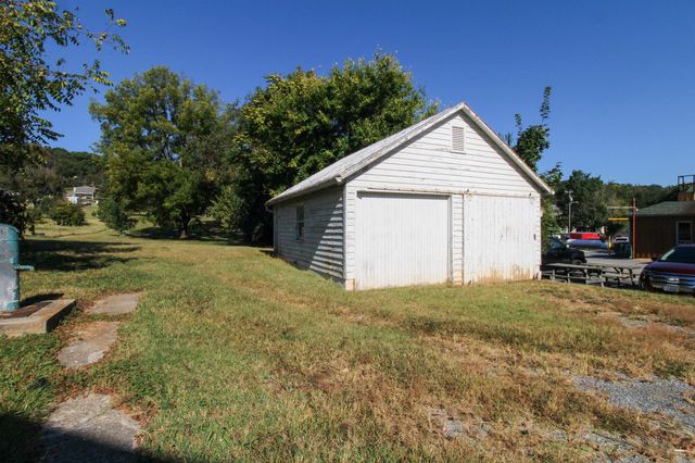 489 LEE JACKSON HWY, Staunton, VA 24401