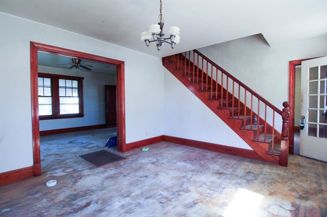 489 LEE JACKSON HWY, Staunton, VA 24401