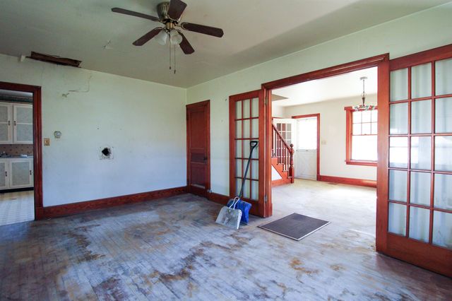 489 LEE JACKSON HWY, Staunton, VA 24401