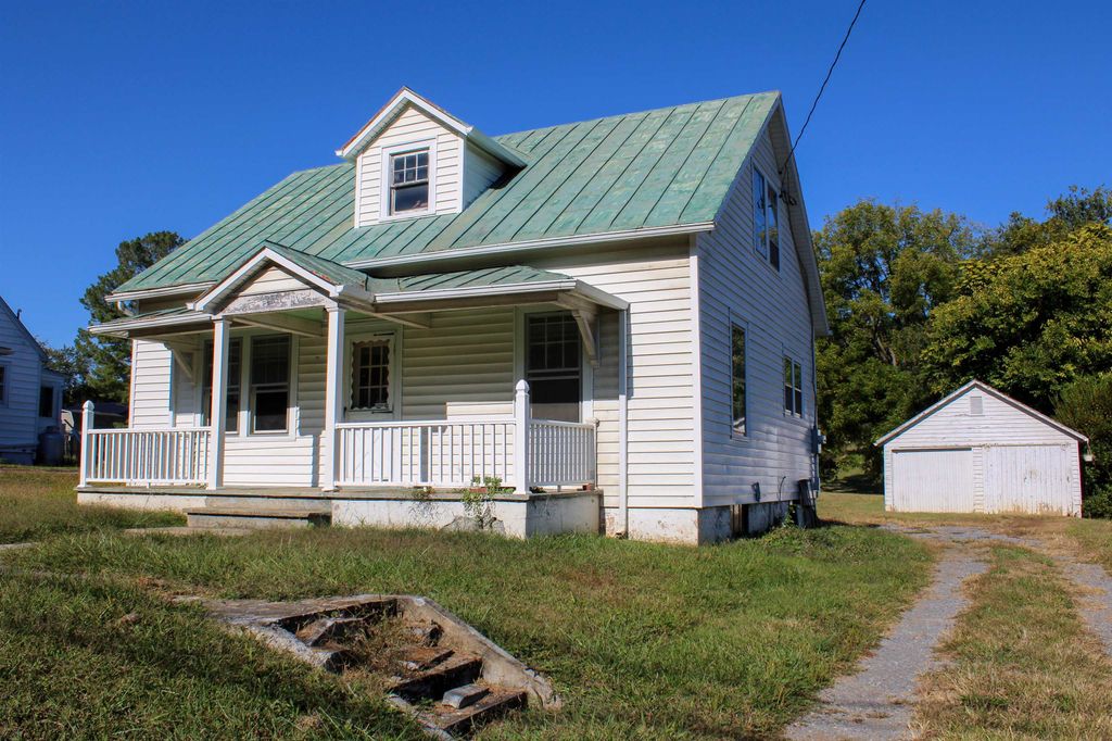 489 LEE JACKSON HWY, Staunton, VA 24401