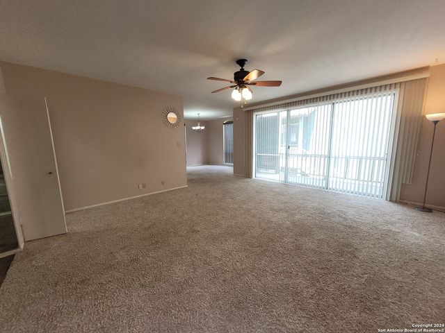 3678 Hidden Dr Apt 901, San Antonio, TX 78217