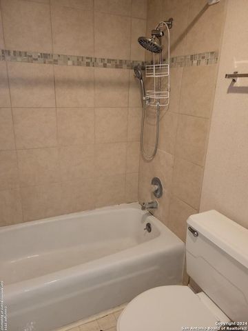 3678 Hidden Dr Apt 901, San Antonio, TX 78217