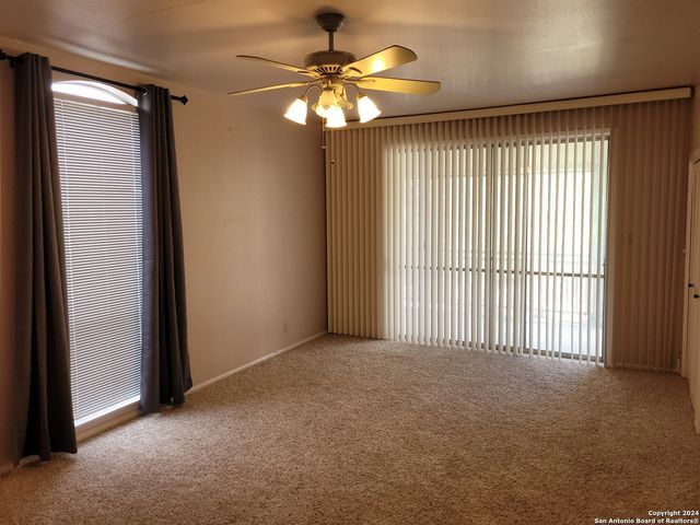 3678 Hidden Dr Apt 901, San Antonio, TX 78217