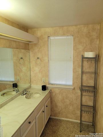 3678 Hidden Dr Apt 901, San Antonio, TX 78217