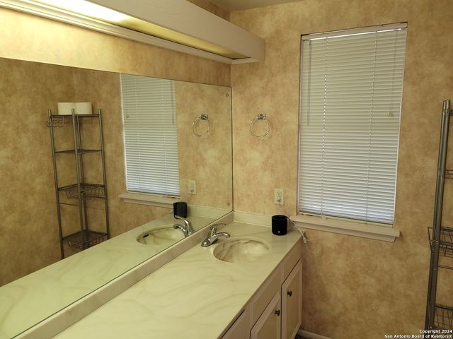 3678 Hidden Dr Apt 901, San Antonio, TX 78217