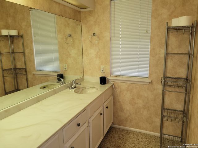 3678 Hidden Dr Apt 901, San Antonio, TX 78217