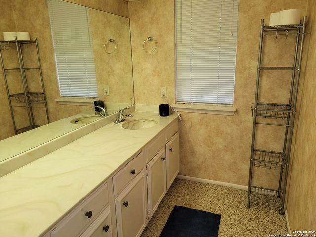 3678 Hidden Dr Apt 901, San Antonio, TX 78217