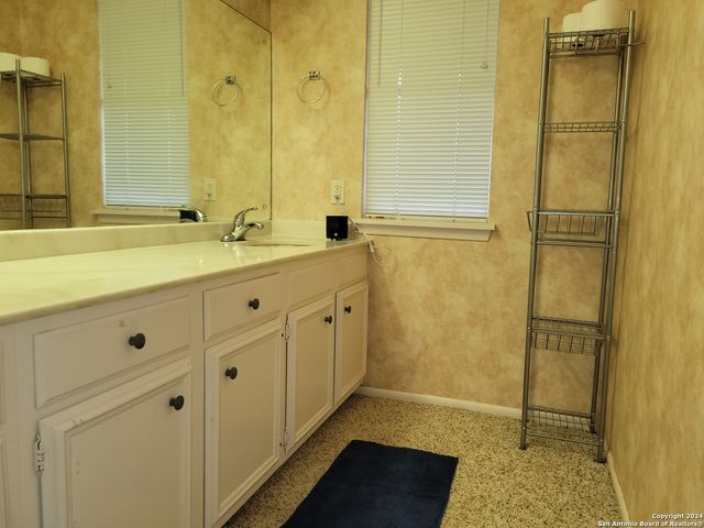 3678 Hidden Dr Apt 901, San Antonio, TX 78217
