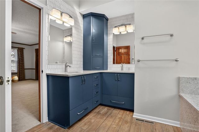 5121 NW 59th Terrace, Kansas City, MO 64151