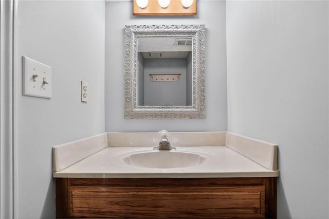 5121 NW 59th Terrace, Kansas City, MO 64151