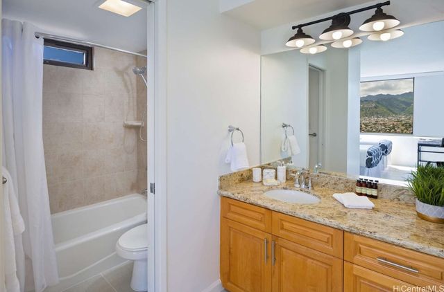 201 Ohua Street 3513, Honolulu, HI 96813