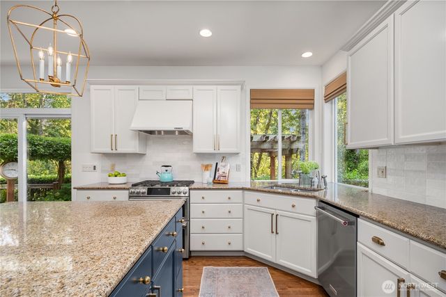 1111 272nd Place SE, Sammamish, WA 98075