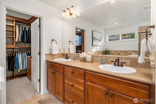 1111 272nd Place SE, Sammamish, WA 98075