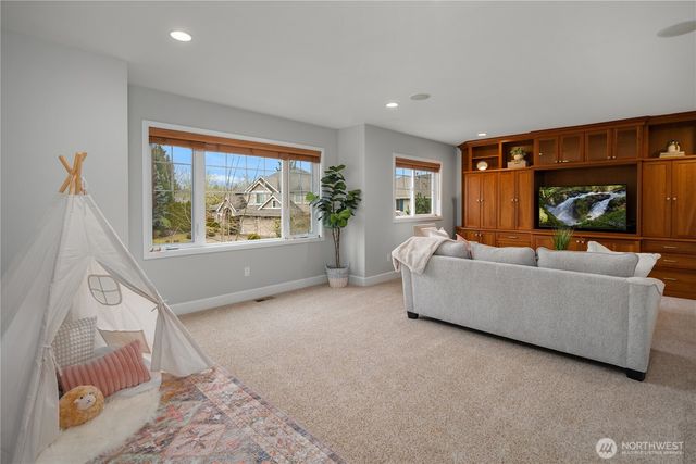 1111 272nd Place SE, Sammamish, WA 98075